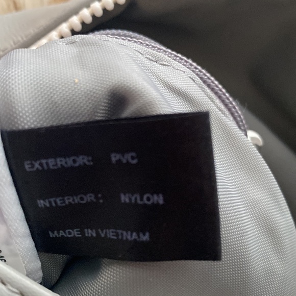 Used Lacoste travel/gym bag, normal sign of usage - Picture 12 of 13